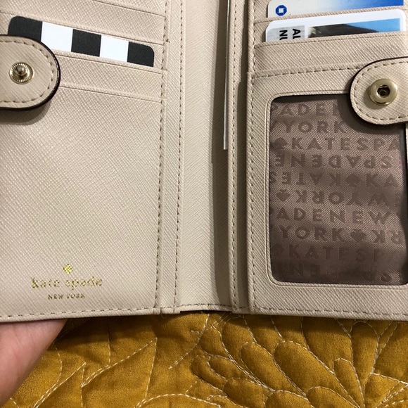 kate spade two tone slim bifold wallet - Picture 4 of 5